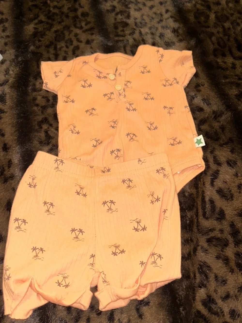 Baby clothes different brands cartes all new born and 0-3 months gentle use once